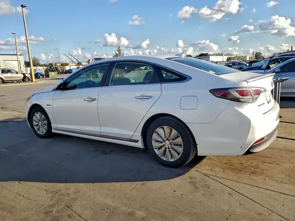 KMHE24L36HA063179 2017 HYUNDAI SONATA - Image 2