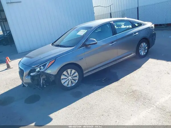 KMHE24L36HA066728 2017 HYUNDAI SONATA - Image 2