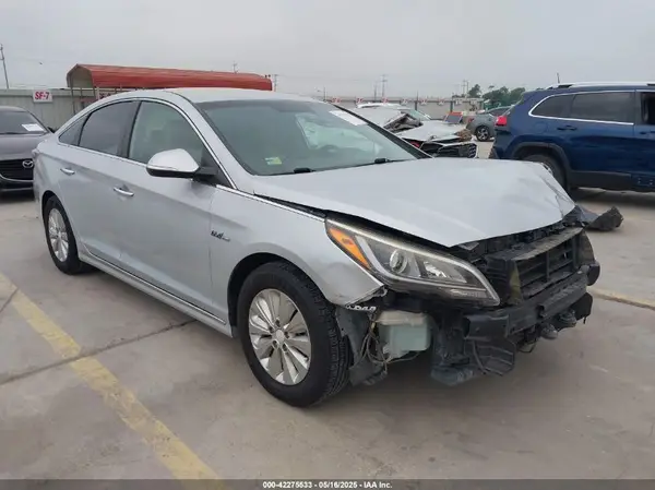 KMHE24L36HA072710 2017 HYUNDAI SONATA - Image 1