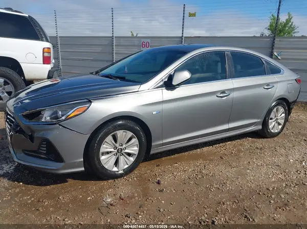 KMHE24L36JA079002 2018 HYUNDAI SONATA - Image 2