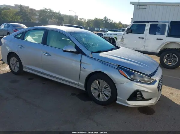 KMHE24L36KA085044 2019 HYUNDAI SONATA - Image 1