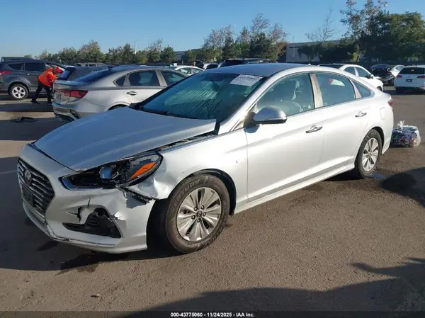 KMHE24L36KA085044 2019 HYUNDAI SONATA - Image 2