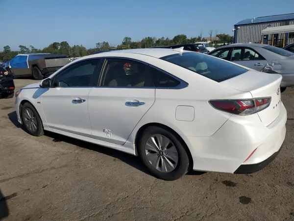 KMHE24L36KA089028 2019 HYUNDAI SONATA - Image 2