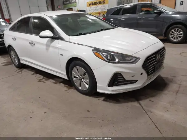 KMHE24L36KA090454 2019 HYUNDAI SONATA - Image 1