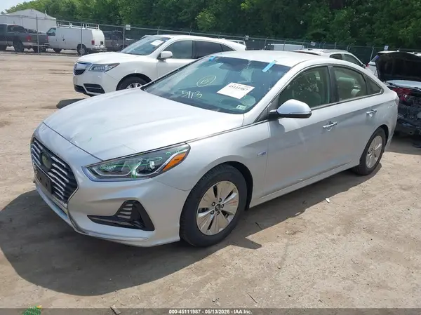 KMHE24L37JA083107 2018 HYUNDAI SONATA - Image 2