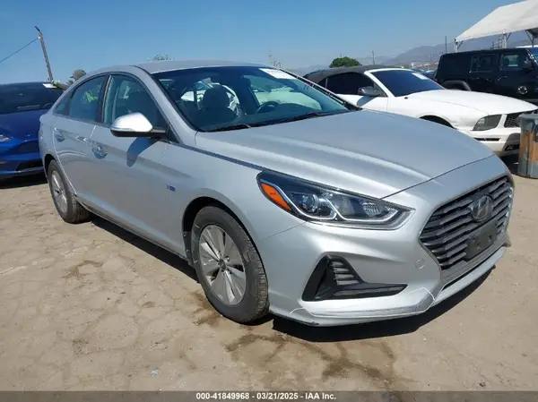 KMHE24L37KA090401 2019 HYUNDAI SONATA - Image 1