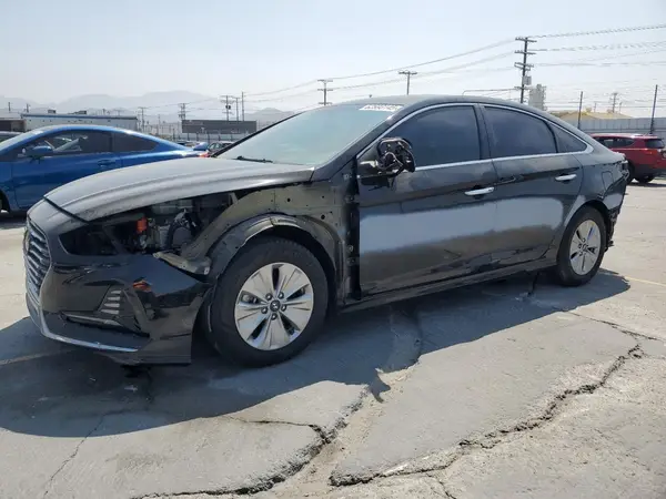 KMHE24L37KA090494 2019 HYUNDAI SONATA - Image 1