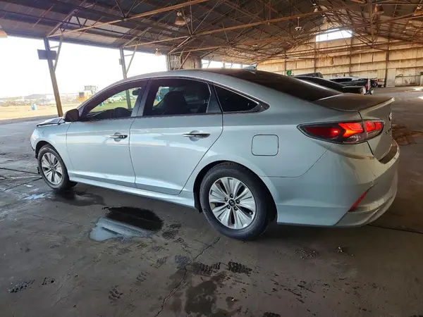 KMHE24L37KA091564 2019 HYUNDAI SONATA - Image 2