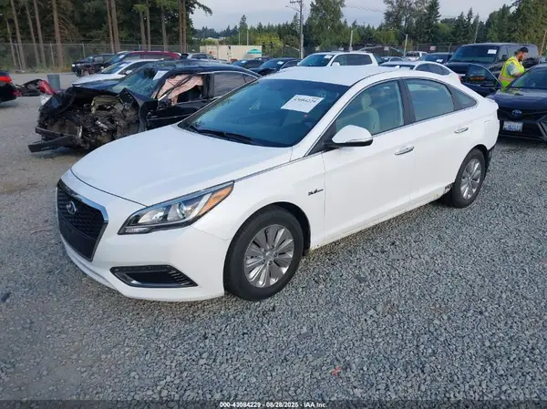 KMHE24L38HA061319 2017 HYUNDAI SONATA - Image 2