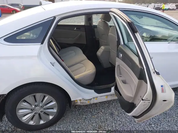 KMHE24L38HA061319 2017 HYUNDAI SONATA - Image 8
