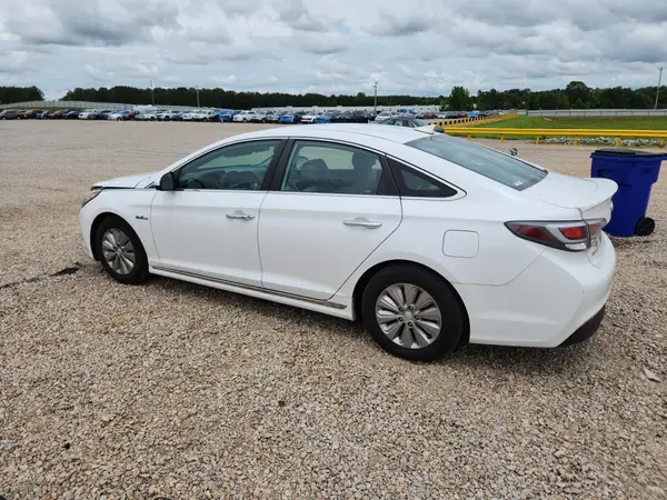 KMHE24L38HA064415 2017 HYUNDAI SONATA - Image 2
