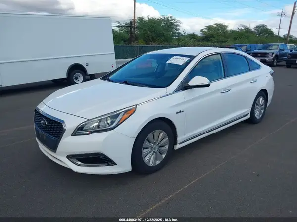 KMHE24L38HA066875 2017 HYUNDAI SONATA - Image 2