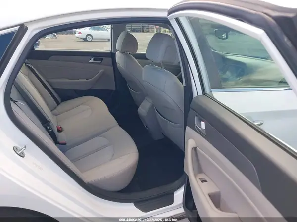 KMHE24L38HA066875 2017 HYUNDAI SONATA - Image 8