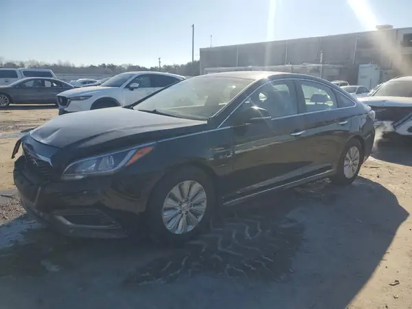 KMHE24L38HA067587 2017 HYUNDAI SONATA - Image 1