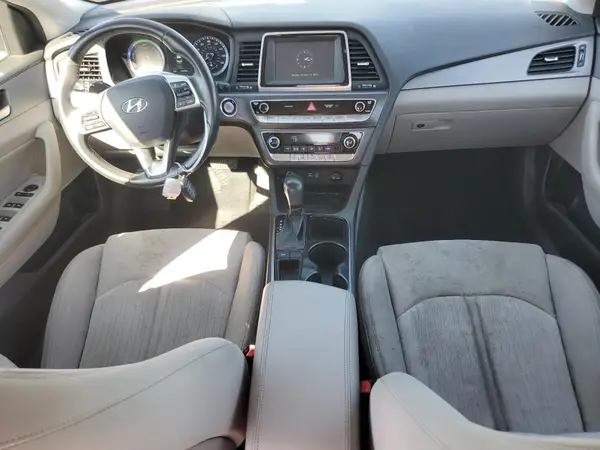 KMHE24L38JA082998 2018 HYUNDAI SONATA - Image 8