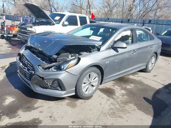 KMHE24L38KA084526 2019 HYUNDAI SONATA - Image 2