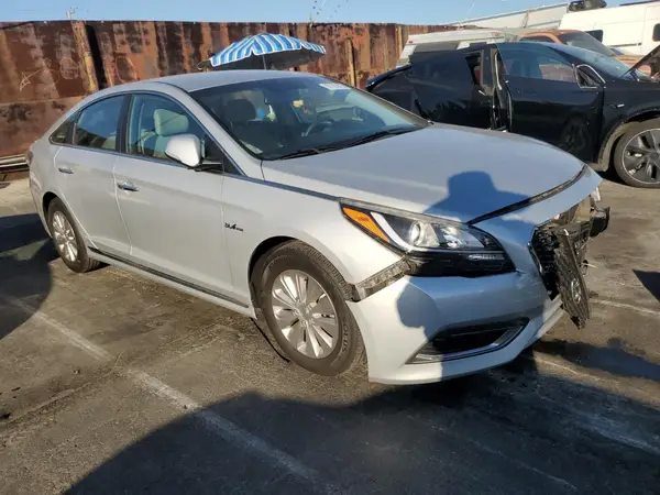 KMHE24L39HA065394 2017 HYUNDAI SONATA - Image 1