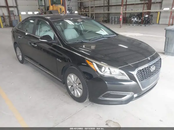 KMHE24L39HA066559 2017 HYUNDAI SONATA - Image 1