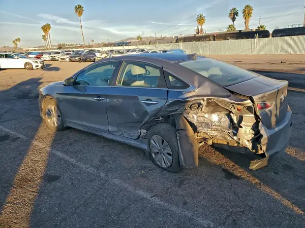 KMHE24L39JA078460 2018 HYUNDAI SONATA - Image 2
