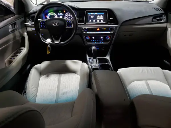 KMHE24L39JA082766 2018 HYUNDAI SONATA - Image 8