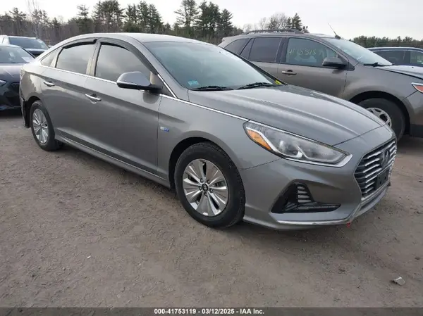 KMHE24L39JA087305 2018 HYUNDAI SONATA - Image 1