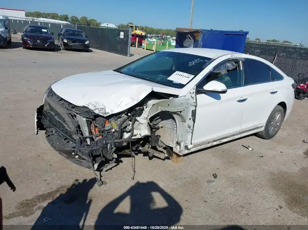 KMHE24L3XHA061323 2017 HYUNDAI SONATA - Image 2