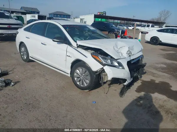 KMHE24L3XHA067672 2017 HYUNDAI SONATA - Image 1