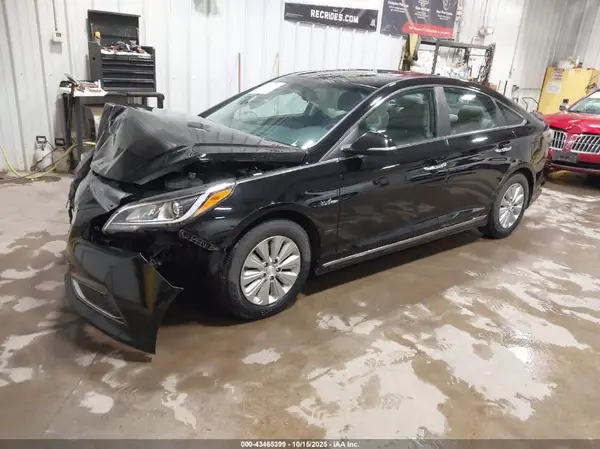 KMHE24L3XHA067686 2017 HYUNDAI SONATA - Image 2