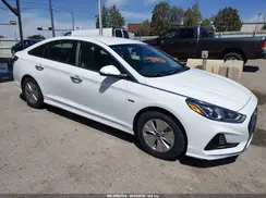 KMHE24L3XJA082873 2018 HYUNDAI SONATA