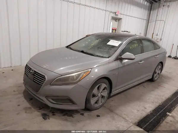 KMHE34L10GA008169 2016 HYUNDAI SONATA - Image 2
