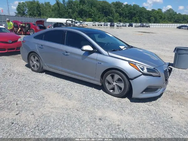 KMHE34L10GA008611 2016 HYUNDAI SONATA - Image 1