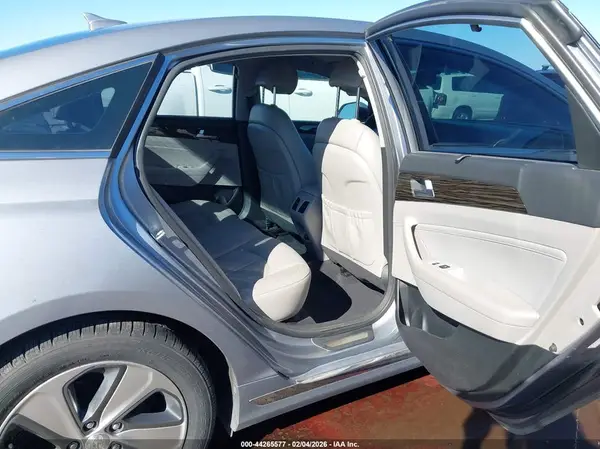 KMHE34L10GA009967 2016 HYUNDAI SONATA - Image 8