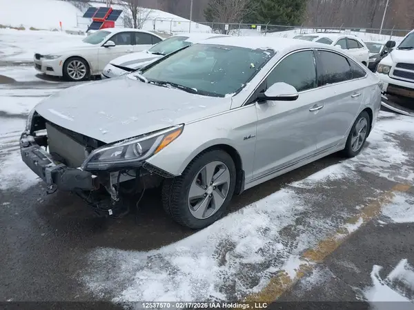 KMHE34L10GA010021 2016 HYUNDAI SONATA - Image 2