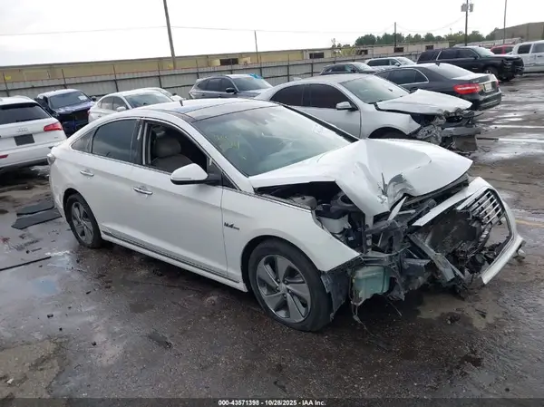 KMHE34L10GA012674 2016 HYUNDAI SONATA - Image 1