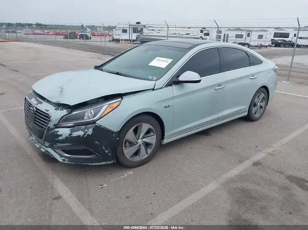 KMHE34L10GA018085 2016 HYUNDAI SONATA - Image 2