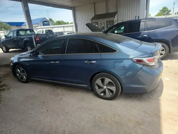 KMHE34L10GA018846 2016 HYUNDAI SONATA - Image 2
