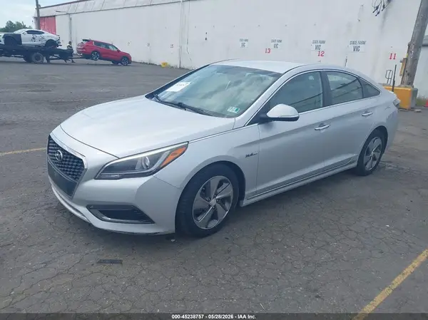 KMHE34L10GA020595 2016 HYUNDAI SONATA - Image 2