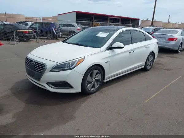 KMHE34L10GA030401 2016 HYUNDAI SONATA - Image 2