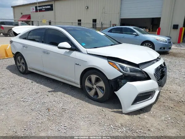 KMHE34L10HA044736 2017 HYUNDAI SONATA - Image 1