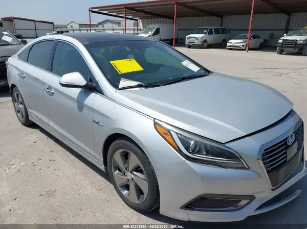 KMHE34L10HA056515 2017 HYUNDAI SONATA - Image 1