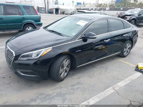 KMHE34L11GA010125 2016 HYUNDAI SONATA - Image 2