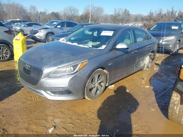 KMHE34L11GA012456 2016 HYUNDAI SONATA - Image 2