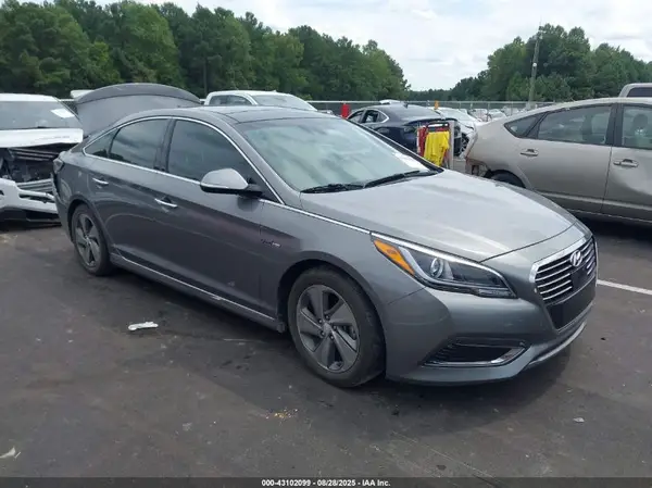 KMHE34L11HA060198 2017 HYUNDAI SONATA - Image 1