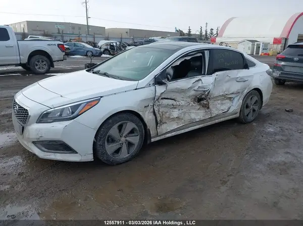 KMHE34L12GA007914 2016 HYUNDAI SONATA - Image 2