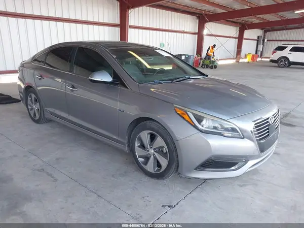 KMHE34L12GA010215 2016 HYUNDAI SONATA - Image 1