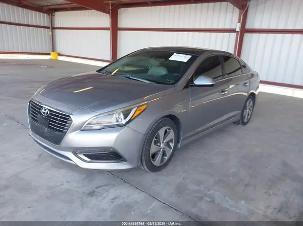 KMHE34L12GA010215 2016 HYUNDAI SONATA - Image 2