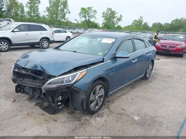 KMHE34L12GA016984 2016 HYUNDAI SONATA - Image 2