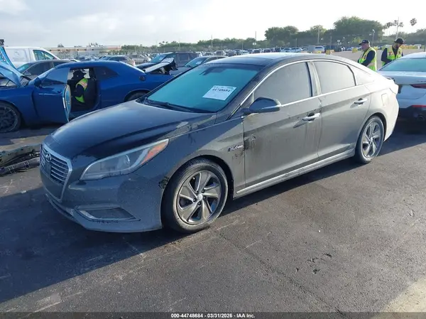 KMHE34L12GA018718 2016 HYUNDAI SONATA - Image 2