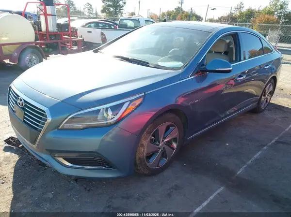 KMHE34L12GA018816 2016 HYUNDAI SONATA - Image 2