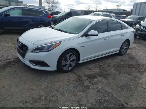 KMHE34L12GA025751 2016 HYUNDAI SONATA - Image 2